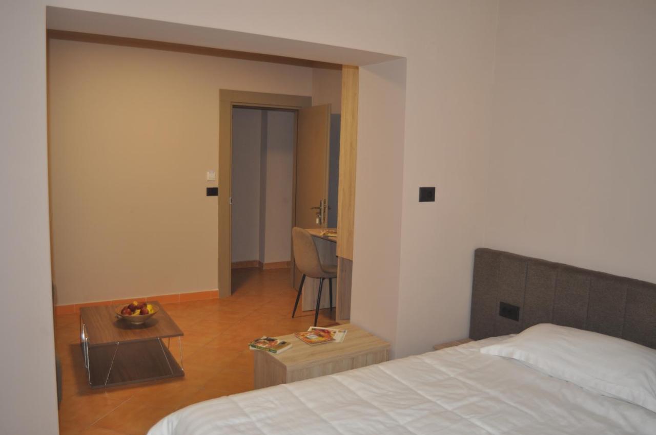 Apartmán Bliri Myslym Shyri Tirana Exteriér fotografie